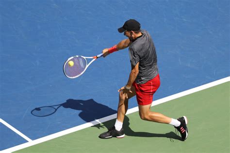 25 Beginner Tips To Improve Your Tennis Game (From a Coach).